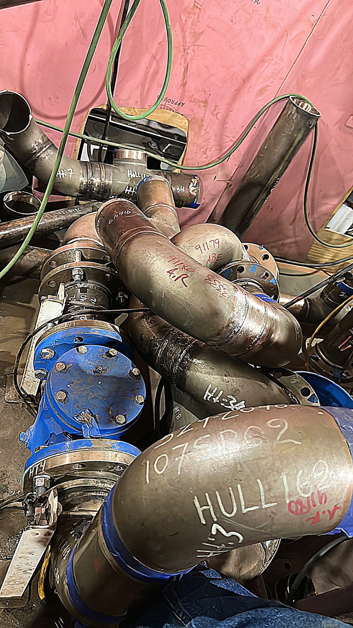 Préfabrication pipe en coppernickel à bord chantier naval Hutchison Ports TNG, Veracruz Port au Mexique