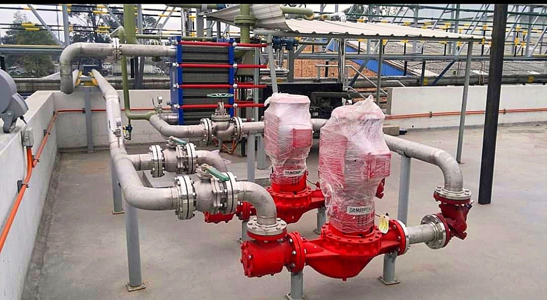 Fabrication et installation de tuyauteries en acier inoxydable 316L pour le connecxions des pompes à eau surchauffée , alignement et mise en service des moteurs, Heineken, Tocancipa ,Colombie