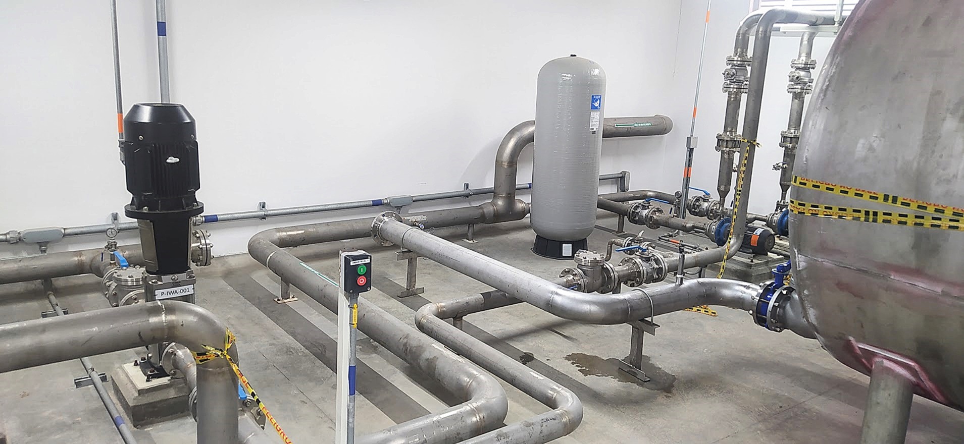 Fabrication et installation de tuyauteries en acier inoxydable 316L pour le connecxions des pompes à eau surchauffée , alignement et mise en service des moteurs, Heineken, Tocancipa ,Colombie