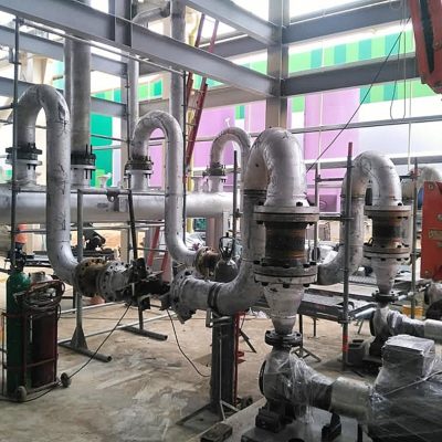 Fabrication et installation de tuyauteries en acier inoxydable 316L pour le connecxions des pompes à eau surchauffée , alignement et mise en service des moteurs, Heineken, Tocancipa ,Colombie